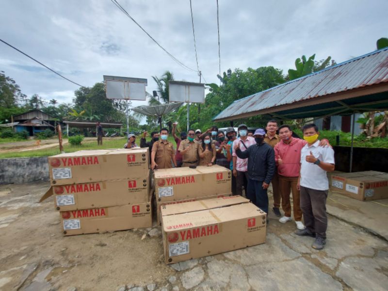 Dua Kelompok Nelayan Desa Tuapejat Menerima Bantuan Mesin 15 PK