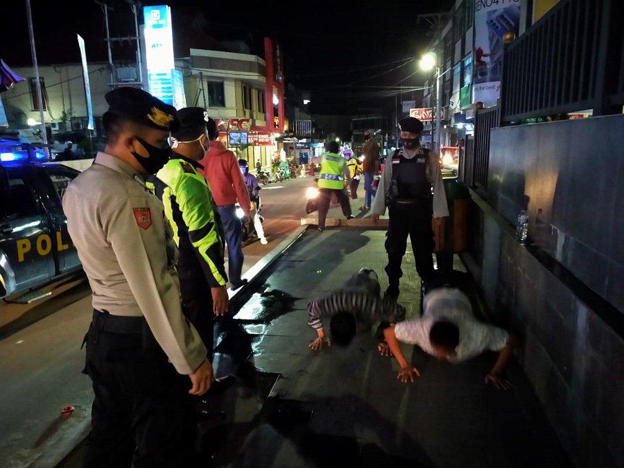 Cipkon Polres Bukittinggi dalam rangka penerapan Prokes dipimpin Kasat Sabhara AKP. Yulandi Rusadi