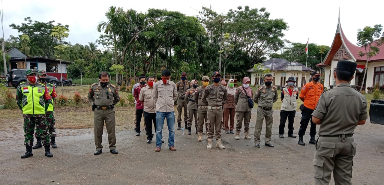 Tim gabungan apel bersama saat hendak menggear operasi razia Yustisi DI Agam, Kamis, (26/11/2020).