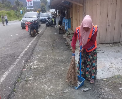 kerja sosial bagi pelanggar perda AKB di Kecamatan Malalak