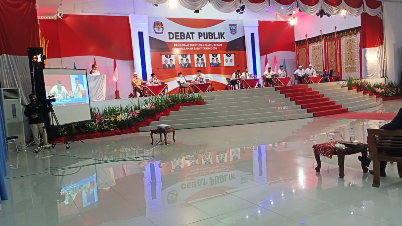 Suasana Debat Publik Bakal Calon yang diselenggarakan KPU Pasbar