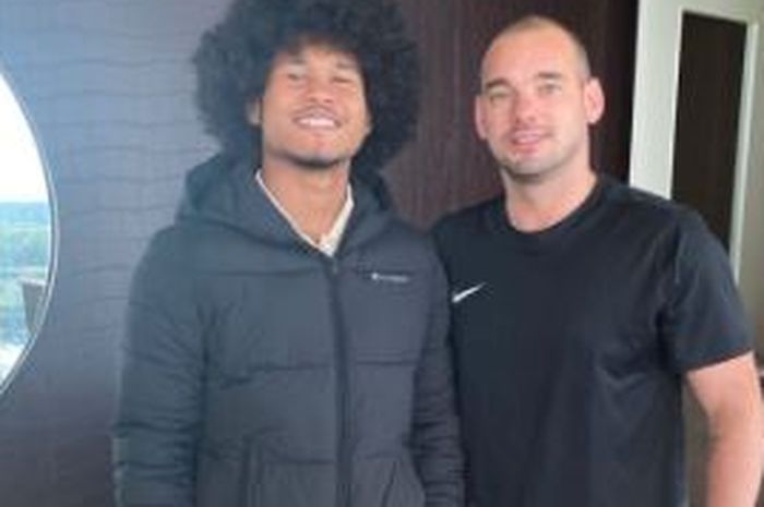 Unggahan Bagus Kahfi dengan direktur FC Utrecht Wesley Sneijder. (Iatimewa)