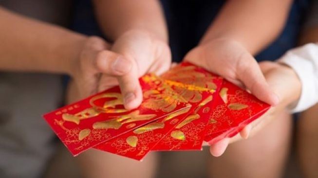 Mau Angpao Imlek 2022? Aplikasi Penghasil Uang Ini Bagi-bagi Saldo DANA, OVO, hingga GoPay. (Foto: Shutterstock)