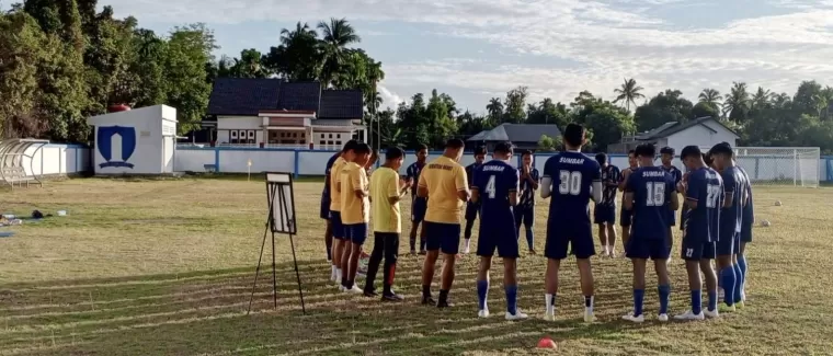 Tim Sepakbola Sumbar menggelar latihan