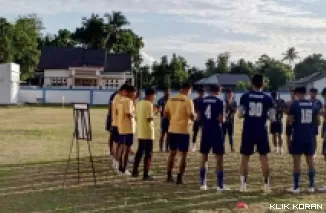 Tim Sepakbola Sumbar menggelar latihan