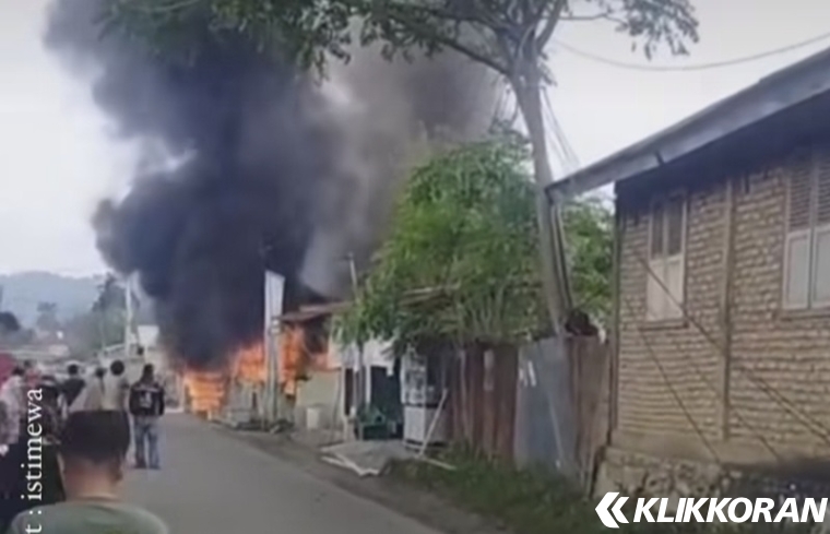 Kebakaran di Batuang Taba, Kota Padang.
