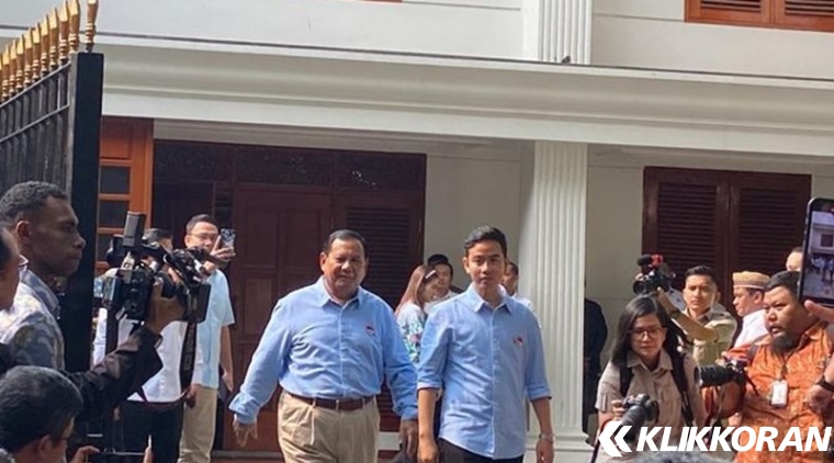 Gibran Rakabuming Raka dan Prabowo Subianto saat hendak mendaftar ke KPU, Rabu (25/10/2023) pagi. (Foto: Kompas.com)