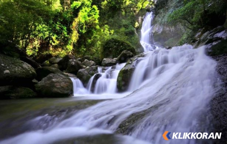 Ilustrasi Air Terjun Lubuk Hitam