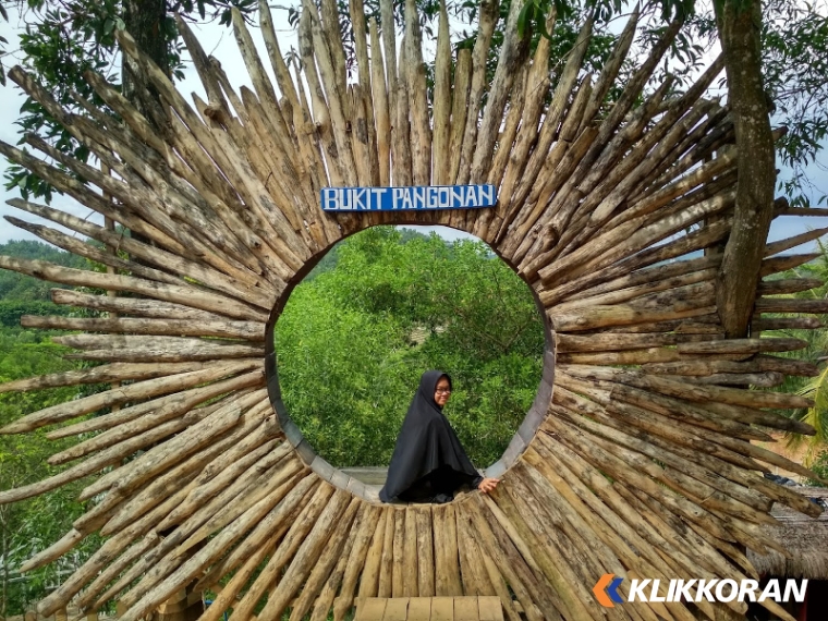 Salah satu wahana wisata Bukit Pangonan (foto: Google Maps/Rina Hesti Utami)