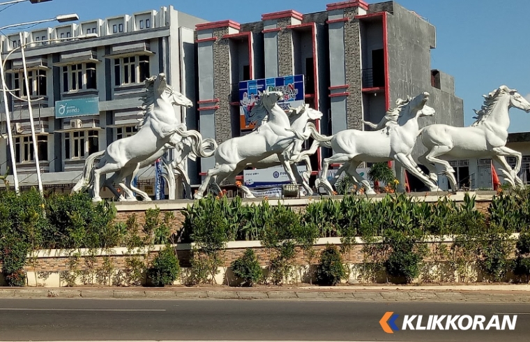 Monumen Patung Kuda (foto: Google Maps/Barokah Printing)