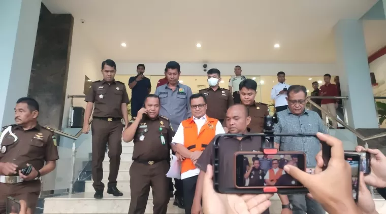 Kadisdik Riau Ditahan Atas Dugaan Korupsi, Begini Kasusnya