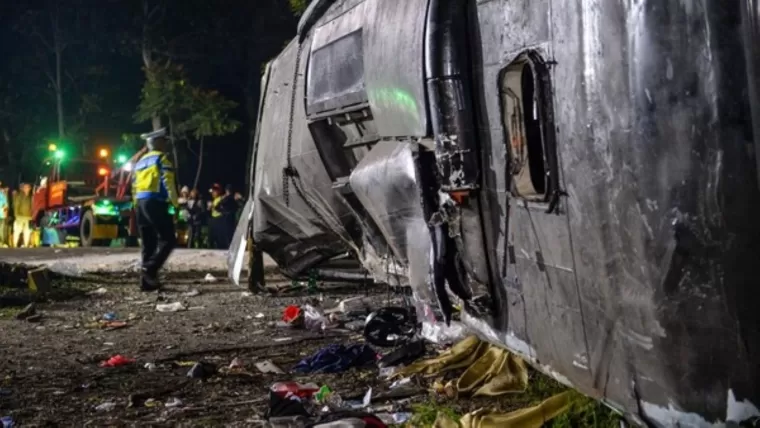 Kecelakaan bus di Subang. (Foto: detik.com)