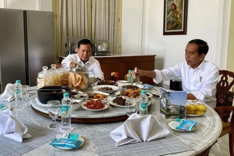 Menhan Prabowo makan siang bersama Presiden Jokowi. (Foto: Kompascom)