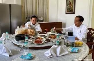 Menhan Prabowo makan siang bersama Presiden Jokowi. (Foto: Kompascom)