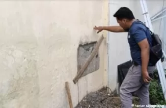 Para tahanan ini diduga kabur melalui tembok sel bagian belakang Polres Barru dengan menjebol dinding setebal 20 cm. (Foto: iNews.ID)