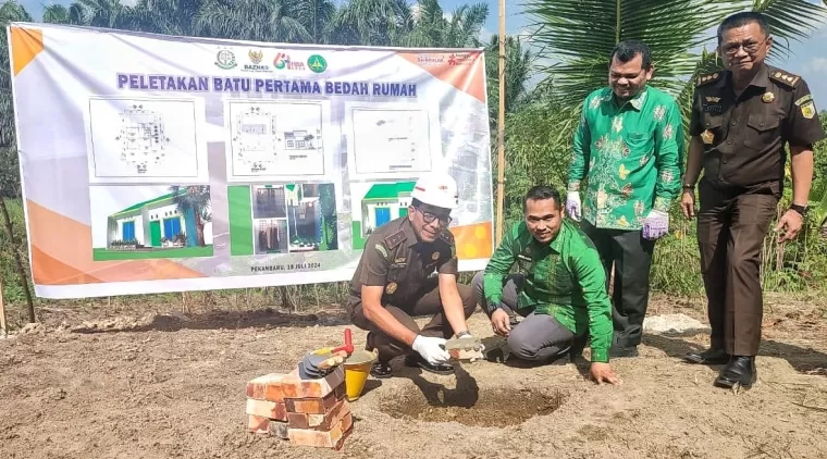 Akmal Abbas Pimpin Bedah Rumah: Hadiah Spesial untuk Parman di Hari Bhakti Adhyaksa