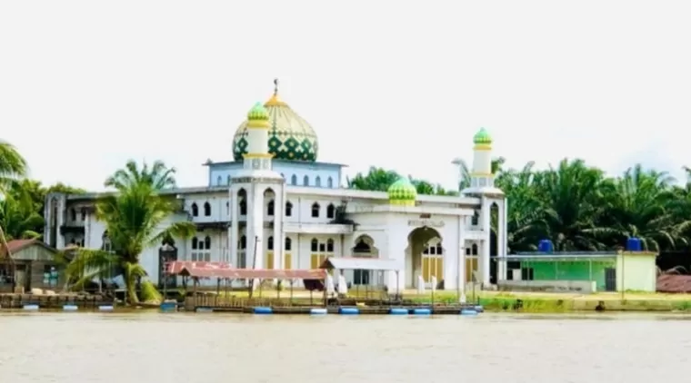 Masjid Baitullah Buluhcina: Berdiri Kokoh di Tengah Sungai Kampar