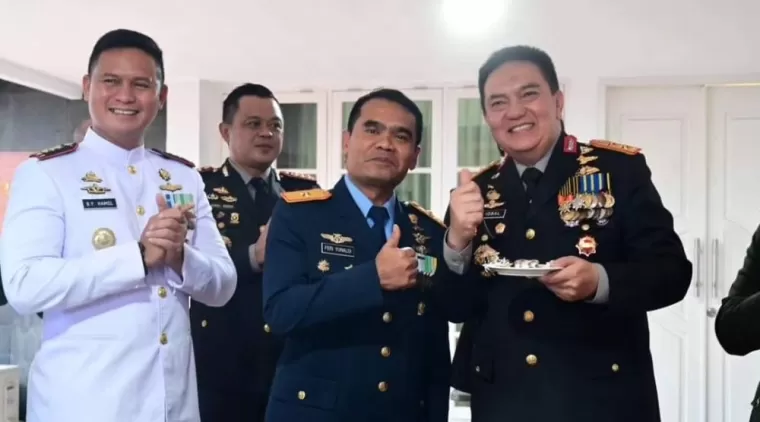 Tiga Pimpinan TNI di Riau Datangi Rumah Kapolda
