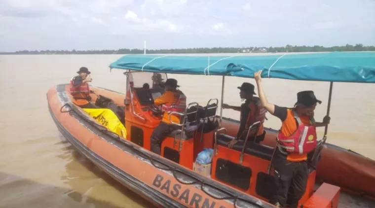 ABK Terjatuh di Perairan Sungai Kateman, Tim SAR Lakukan Pencarian