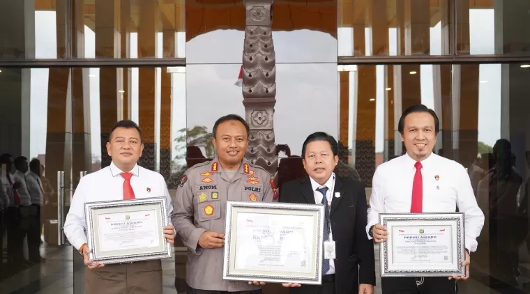 Dua Bulan Pemantauan, Lemkapi Apresiasi Polda Riau dengan Tiga Penghargaan