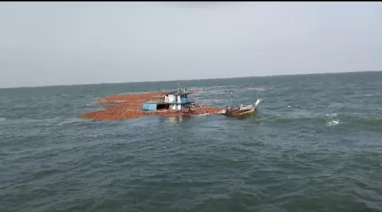 Kapal Bermuatan Ratusan Ton Kelapa Tenggelam di Perairan Pulau Rangsang Meranti