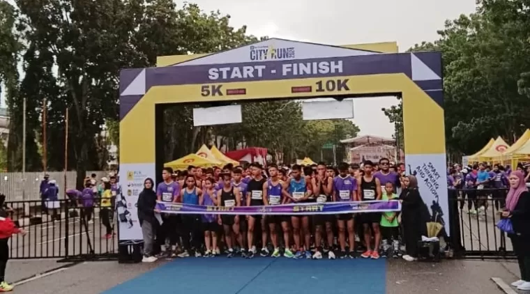 Meski Diguyur Hujan, Para Runner Bertuah Pos City Run 2024 Tetap Semangat