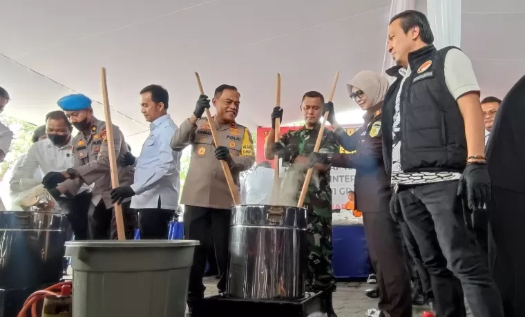 Polda Riau Musnahkan 83,47 Kilogram Shabu dan 43.651 Butir Ektasi Hasil Operasi Bulan September 2024