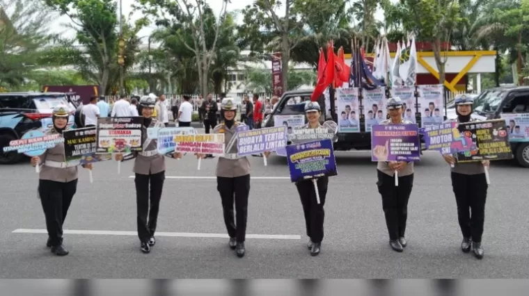 Polwan dan Cooling System Polda Riau Sukses Kawal Kirab Pilkada Riau 2024