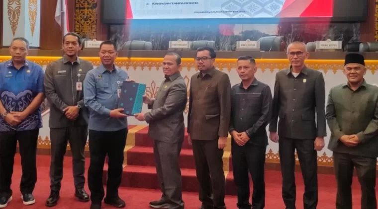 Rapat Paripurna Terakhir, DPRD Pekanbaru Resmikan Perda Kawasan Tanpa Rokok