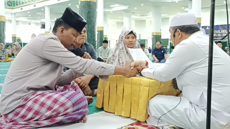 Tiga Orang Kembali Memeluk Islam di Masjid Agung An Nur Pekanbaru