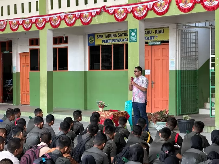 Ditresnarkoba Polda Riau Sosialisasikan Bahaya Narkoba di SMK Taruna Satria