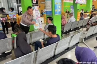 Edukasi Keselamatan dan Bahaya Hoax, Ditlantas Polda Riau Kembali Sapa Wajib Pajak di Samsat