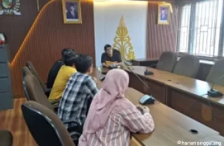 Perwakilan pedagang saat berdiskusi dengan Ketua Pansus DPRD Kota Pekanbaru, Doni Saputra.(*)