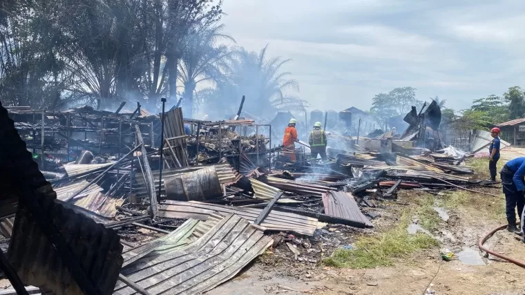 Kebakaran Hebat Gudang Pabrik Nata de Coco dan Kandang Kambing di Pekanbaru, Kerugian Capai Rp 1 Miliar