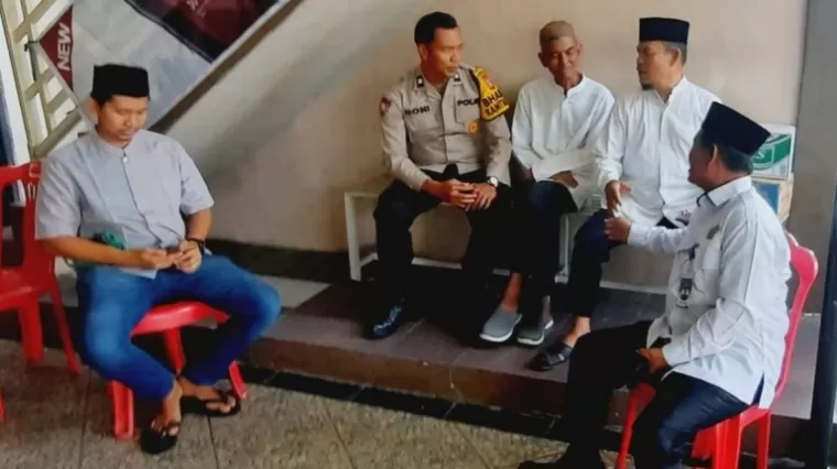 Bhabinkamtibmas Kampung Tengah Ajak Warga Hindari Isu Provokatif Jelang Pilkada