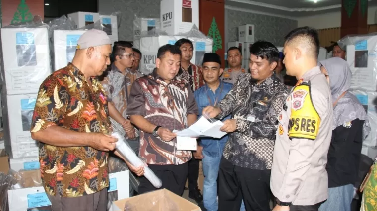 Kombes Nasriadi Awasi Ketat Logistik Pilkada Bengkalis, Temuan Kotak Suara Rusak Segera Ditangani