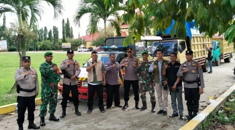 Kapolsek Bangko Pusako Kawal Langsung Pergeseran Logistik Pilkada ke Gudang KPU Rohil