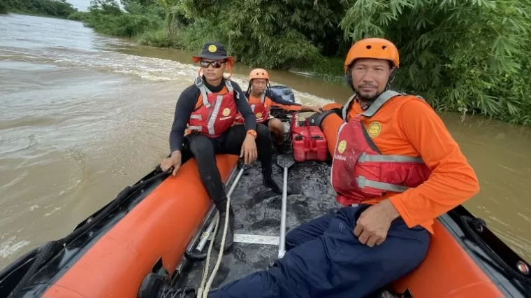 Mandi di Sungai Berujung Duka, Pencarian Remaja 14 Tahun Terus Berlanjut di Sungai Sail