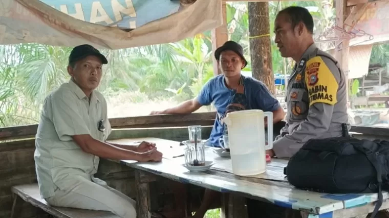 Sambangi Warga di Warung Kopi, Aiptu M Sihombing Kembali Serukan Pilkada Damai