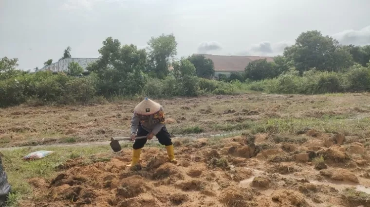 Polresta Pekanbaru dan Warga Tirtasiak Bersatu Tanam 500 Bibit Jagung Demi Ketahanan Pangan