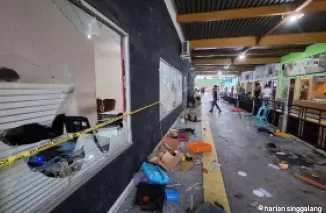 Car Wash di Pekanbaru Dirusak, Puluhan Kendaraan dan Bangunan Rusak Parah