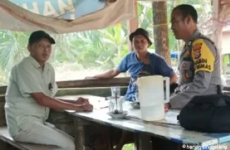 Sambangi Warga di Warung Kopi, Aiptu M Sihombing Kembali Serukan Pilkada Damai