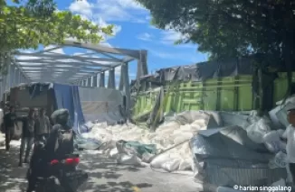 Rem Blong, Dua Truk Tabrak Tiang Jembatan di Jalan Lintas Riau-Sumbar