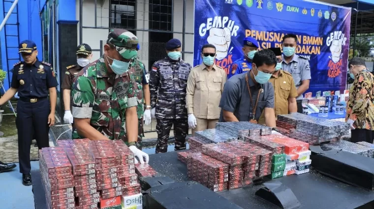 Bea Cukai Tembilahan Musnahkan Tiga  Juta Batang Rokok Illegal dan Puluhan Miras