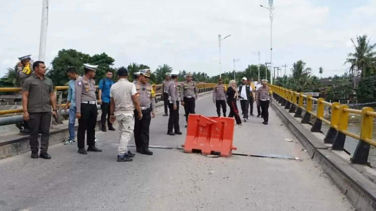 Dirlantas Polda Riau dan PUPR Provinsi Riau Tinjau Kondisi Kritis Jembatan Sungai Rokan