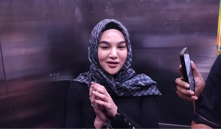 Hindari Pertanyaan Media, Hana Hanifah Pilih Bungkam Soal Dugaan Korupsi SPPD Fiktif