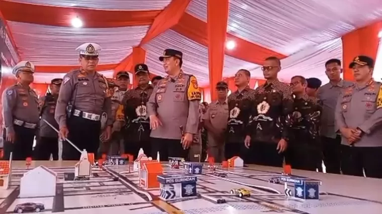 Kapolda Riau Bersama DPD IKAL Lemhanas Riau Kunjungi Posko Pengamanan Nataru 2025