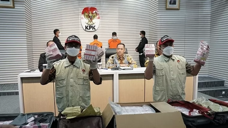 KPK Tetapkan Pj Wali Kota Pekanbaru dan Dua Pejabat Lain Sebagai Tersangka