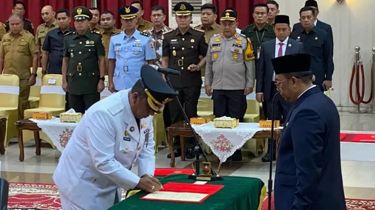 Roni Rakhmat Resmi Jabat Pj Walikota Pekanbaru, Langkah Cepat Gantikan Risnandar