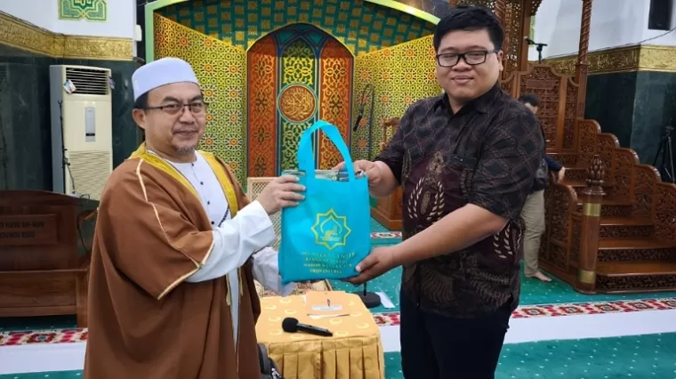 Seorang Pria Asal Medan Masuk Islam di Mualaf Center Pekanbaru